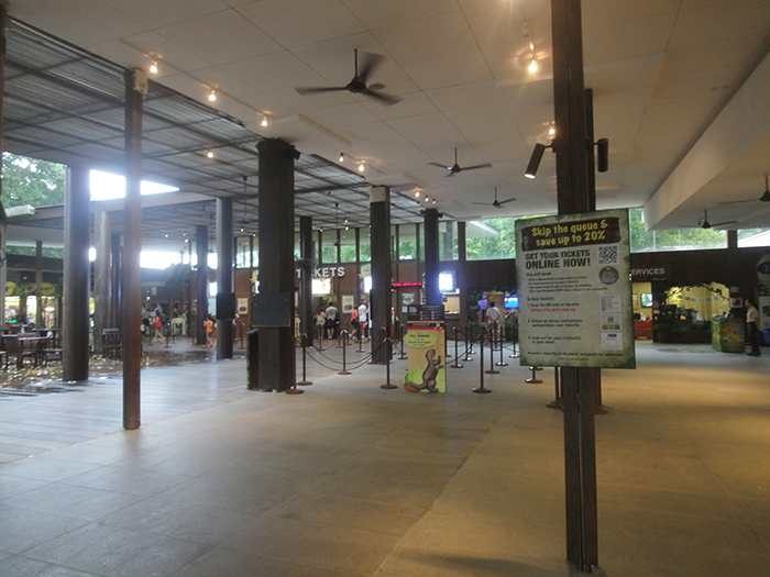 シンガポール動物園でのオラウータンと朝食イベント